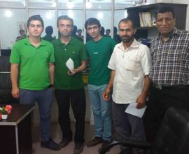 عکس یادگاری با خریدار عراقی - جنابآ قای عبدالعظیم ناصری